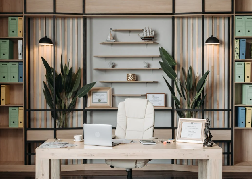 Desk to Dinner: Seamless Transitions for the Modern Professional